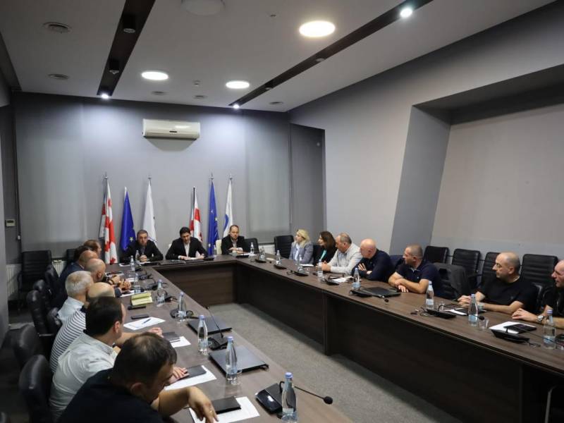 მანდატურის სამსახურის უფროსი პავლე მაჭარაშვილი მონიტორინგის სამმართველოს თანამშრომლებს შეხვდა